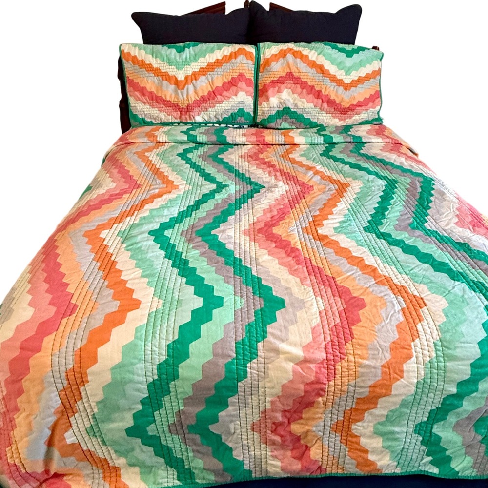 Colorful Target R/E Chevron Quilt Set with Matching Pillow Shams Full/Queen‎